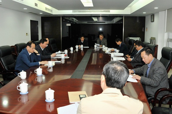 省住房城鄉(xiāng)建設廳黨組書記顧小平主持召開廳黨組會議，專題學習黨的十八屆六中全會精神